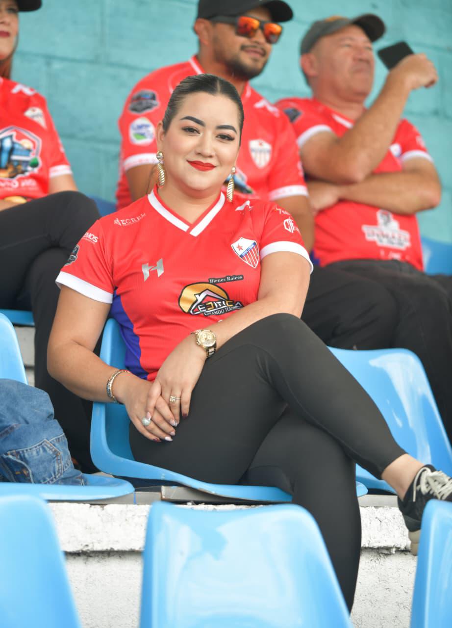 Grave lesión en el Génesis-Estrella Roja y las lindas chicas que cautivaron en La Paz