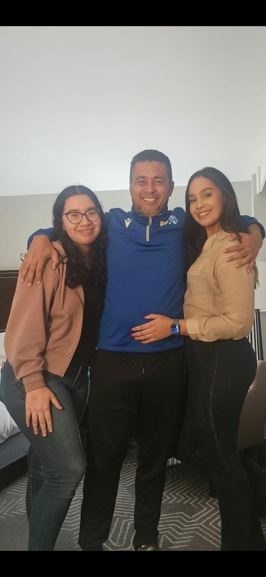 Fue uno de los héroes de Honduras en la Copa América 2001, se convirtió en árbitro y así es su vida