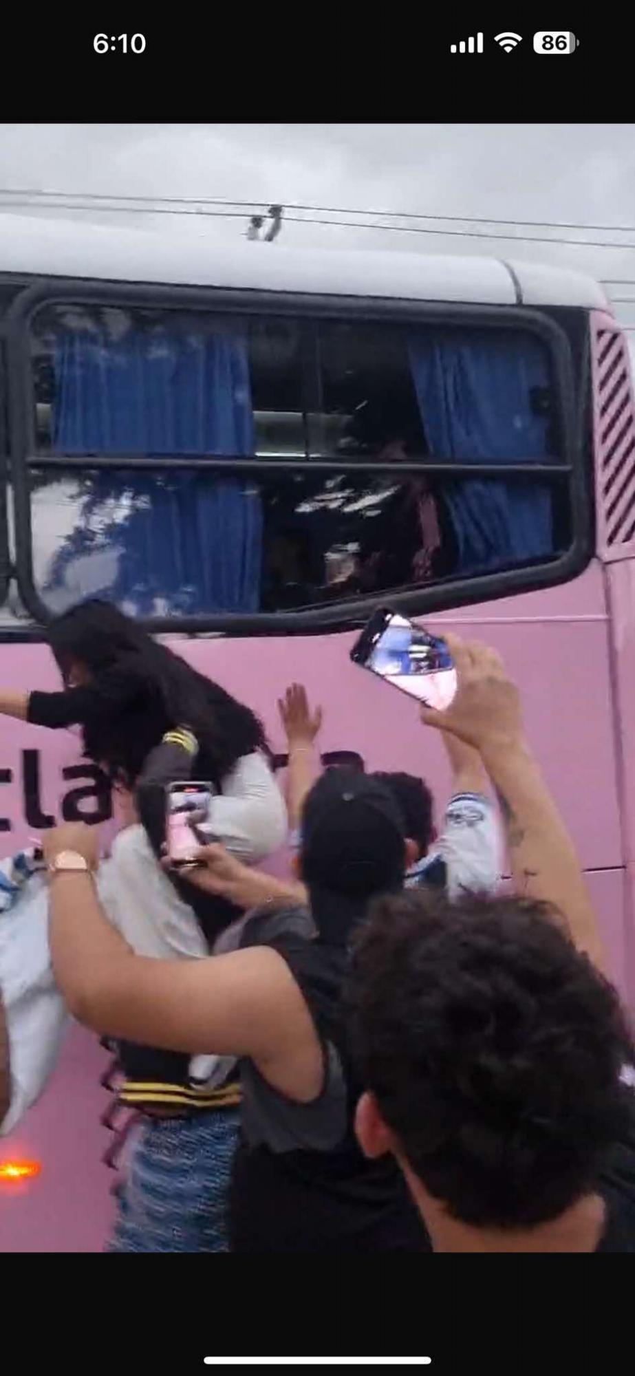 Aficionada logró tomarse la foto de su vida: así fue la llegada de Messi al Olímpico previo al inicio del Inter Miami-Olimpia