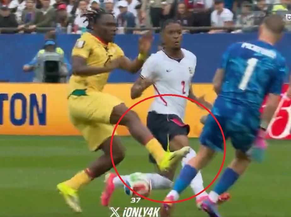 Dos polémicas: Así fue la actuación de Saíd Martínez en el Inglaterra vs Ghana