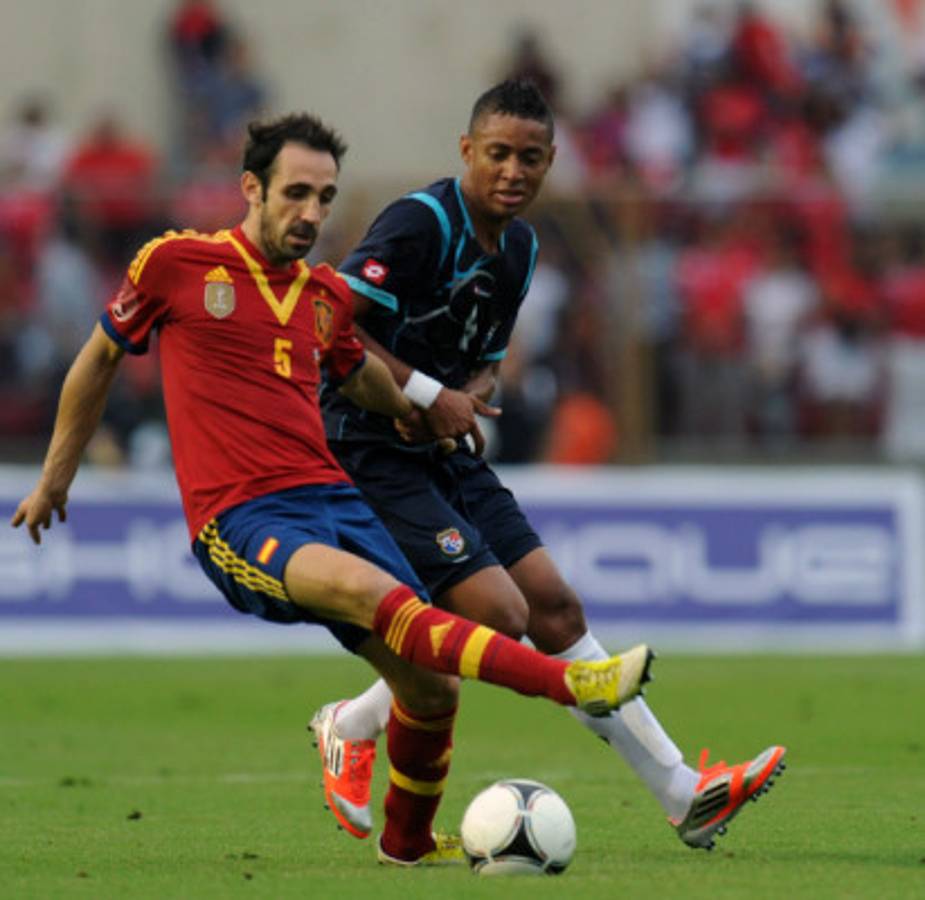 España le muestra a Panamá el fútbol de excelencia.