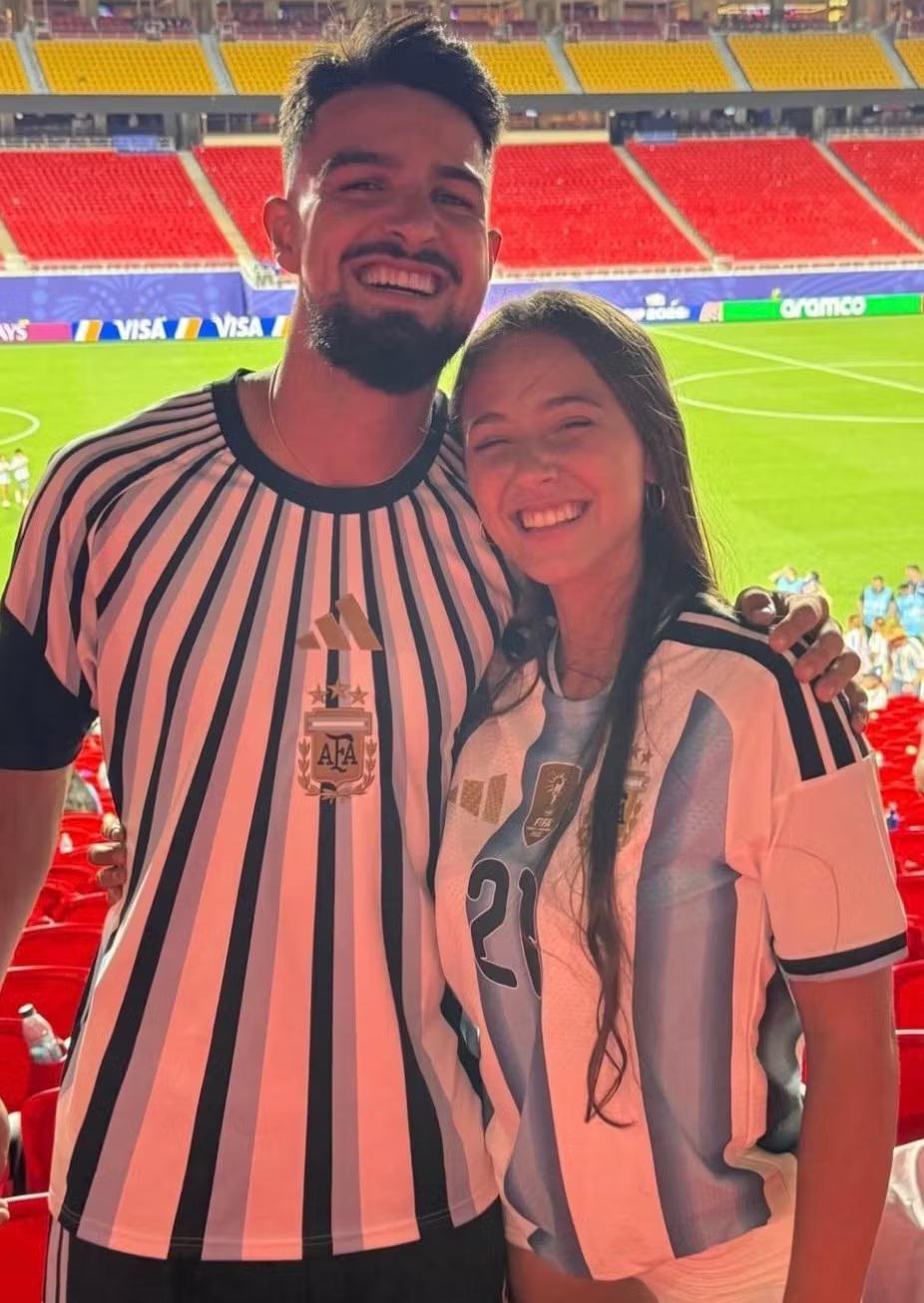 Quién es la misteriosa aficionada que conquistó a un futbolista de Argentina antes de la final del Mundial 2026