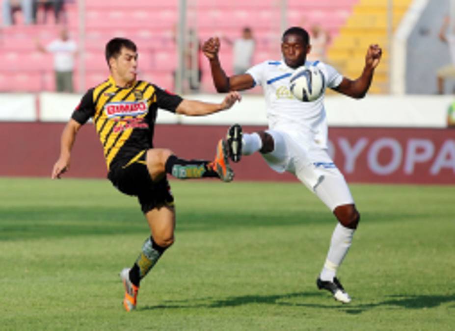 Olimpia le pasa por encima al Real España y sigue más líder