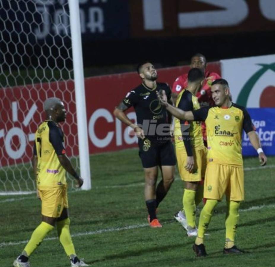 No lo viste en TV: La 'barbie' que apoyó a Real España, el duro lamento de Klusener y así captaron al Bolillo Gómez