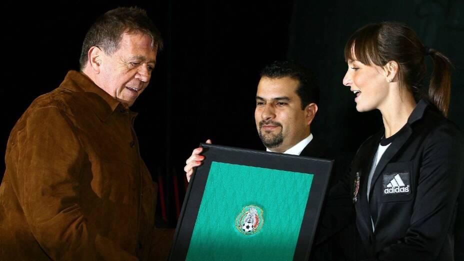 ¡Adiós Chabelo! Seguidor del América, amante del béisbol y el día que quebró una cámara de millones con un balón de fútbol