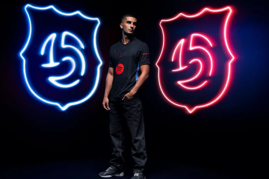 Barcelona presentó su segundo uniforme de la temporada y es una belleza: vuelve el color negro