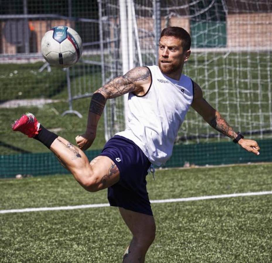 Se acabó la pesadilla: 'Papu' Gómez vuelve a las canchas tras dos años y firma con el club menos pensado