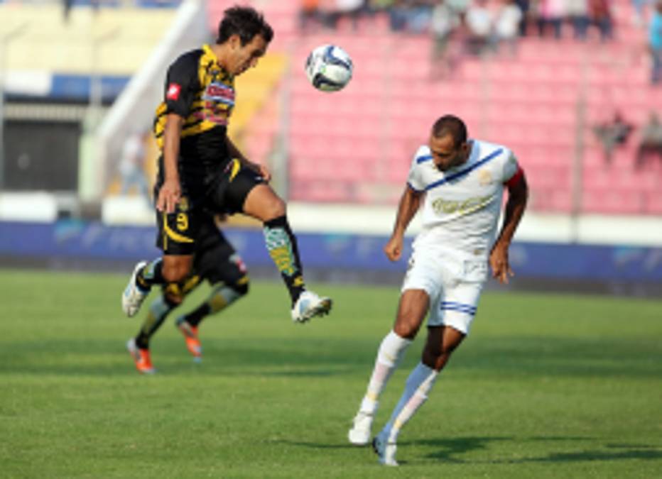 Olimpia le pasa por encima al Real España y sigue más líder