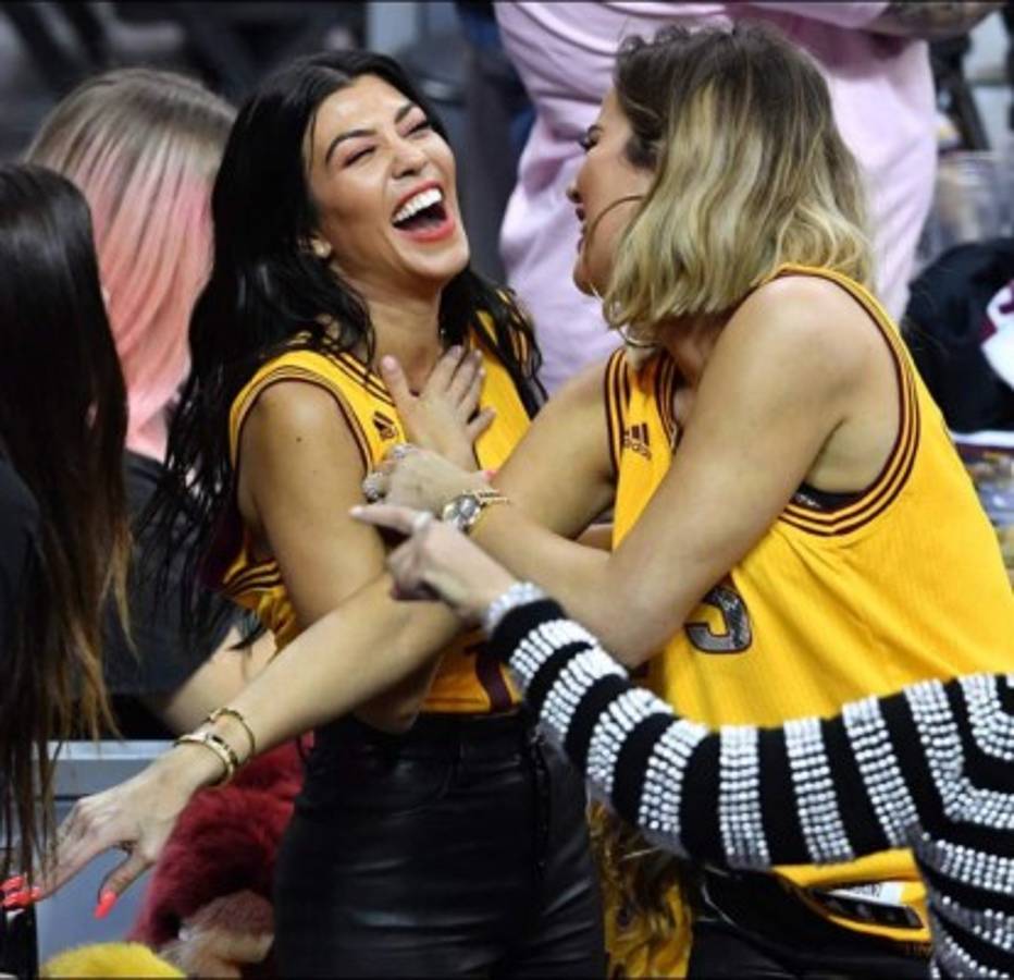 Las Kardashians, las sexis aficionadas que le van a Cavaliers en final de NBA