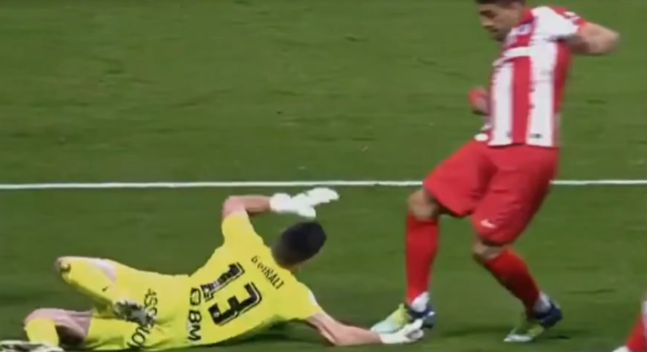 El pisotón de Luis Suárez que terminó retirando del fútbol a Gorka Giralt.