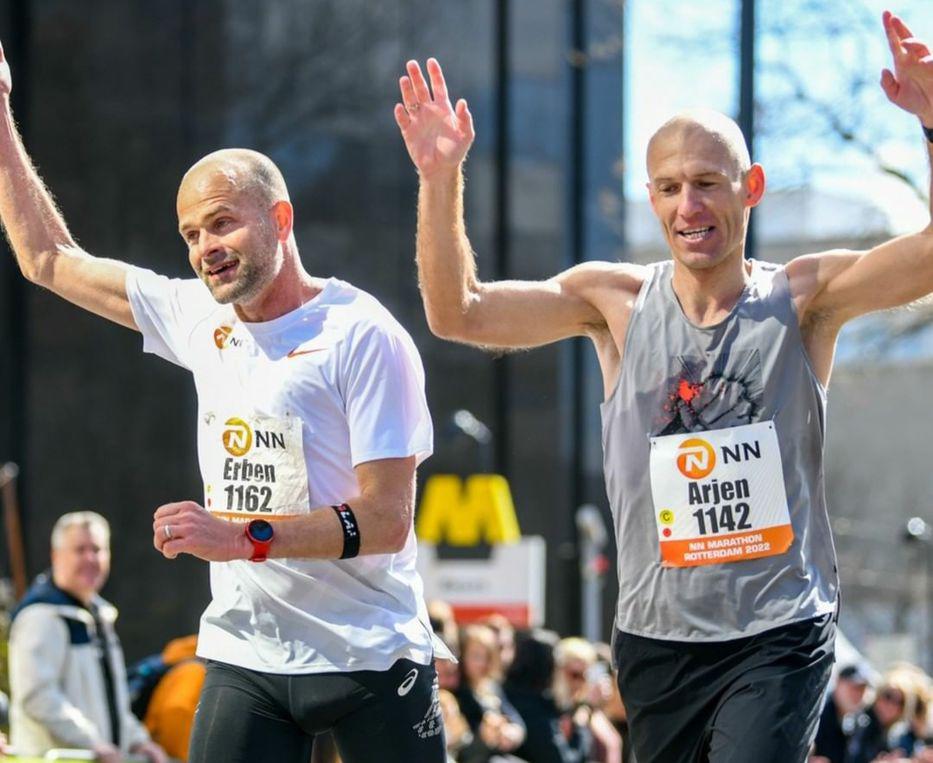 El brutal físico y nuevo deporte de Arjen Robben tras el retiro: 42 kilómetros en más de tres horas