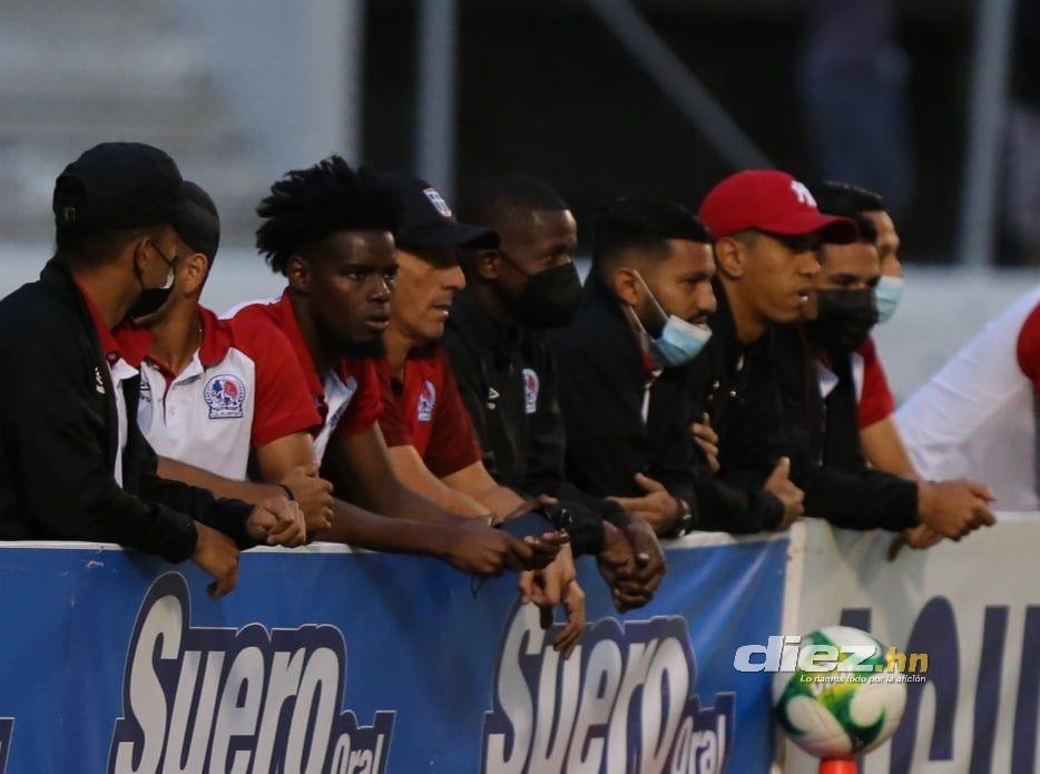 Lo que no viste en TV: El tierno abrazo de Troglio con unos niños, bellas chicas y Diego Vázquez en la doble cartelera en el Nacional