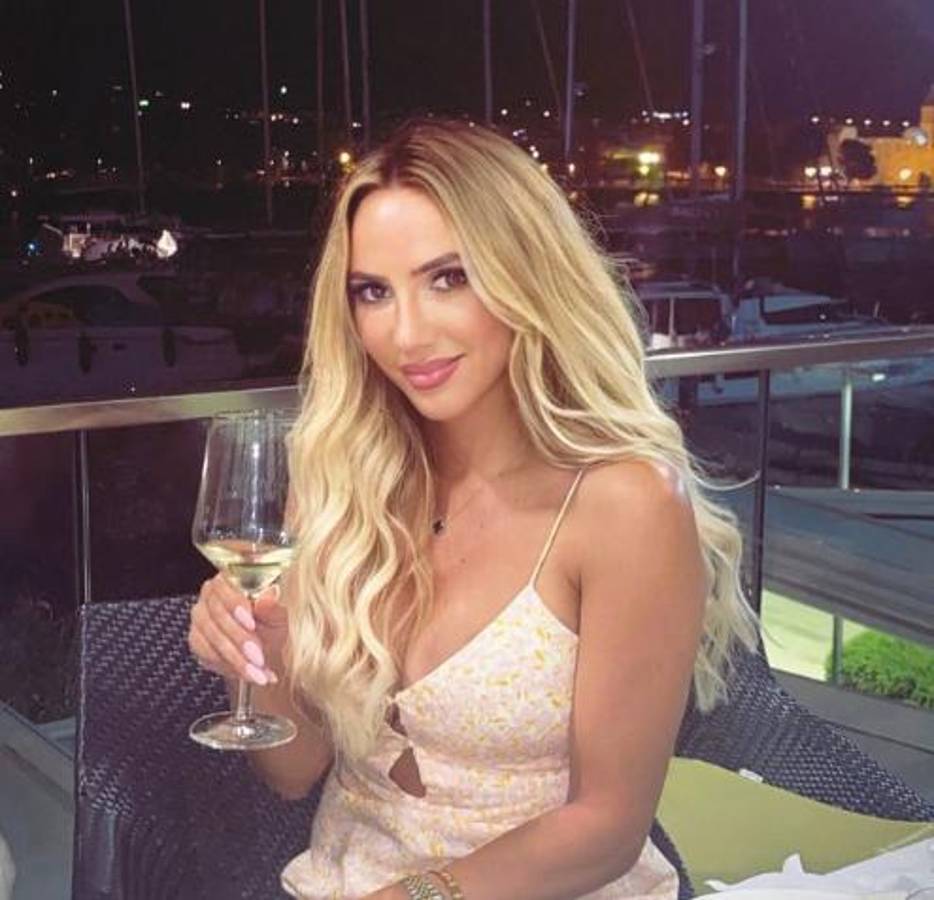 Las redes alucinan con la madre de un futbolista que triunfa como influencer: “Parece su novia”