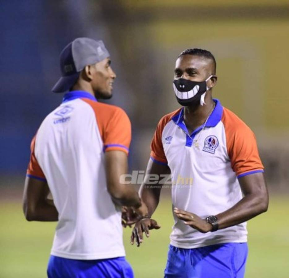 NO SE VIO EN TV: La máscara de Beckeles y la nueva cábala de Pedro Troglio