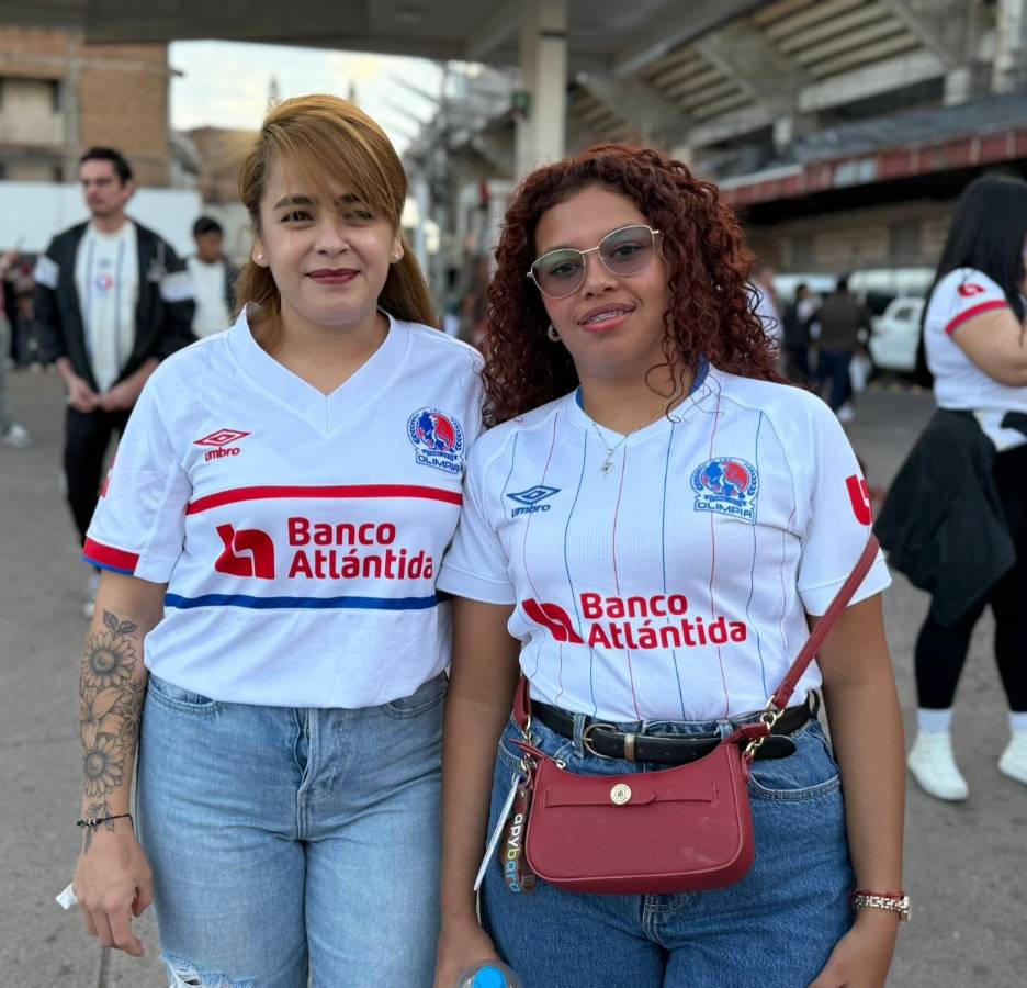 ¿Quién es la chica de la hermosa sonrisas? Hermosas aficionadas engalanan el Olimpia vs Alajuelense por Copa Centroamericana 2025