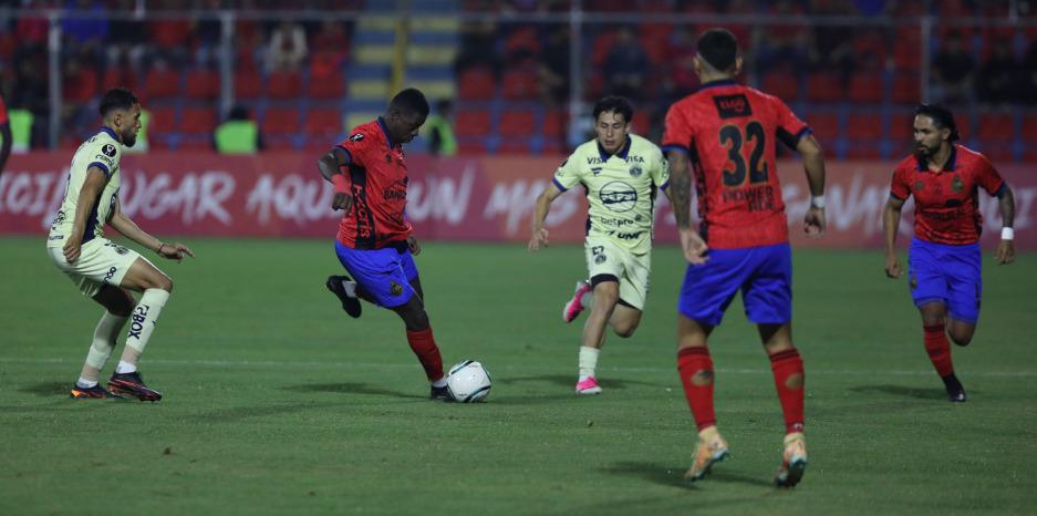 Javier López se volvió loco: Motagua recibió mala noticia en pleno festejo en Guatemala