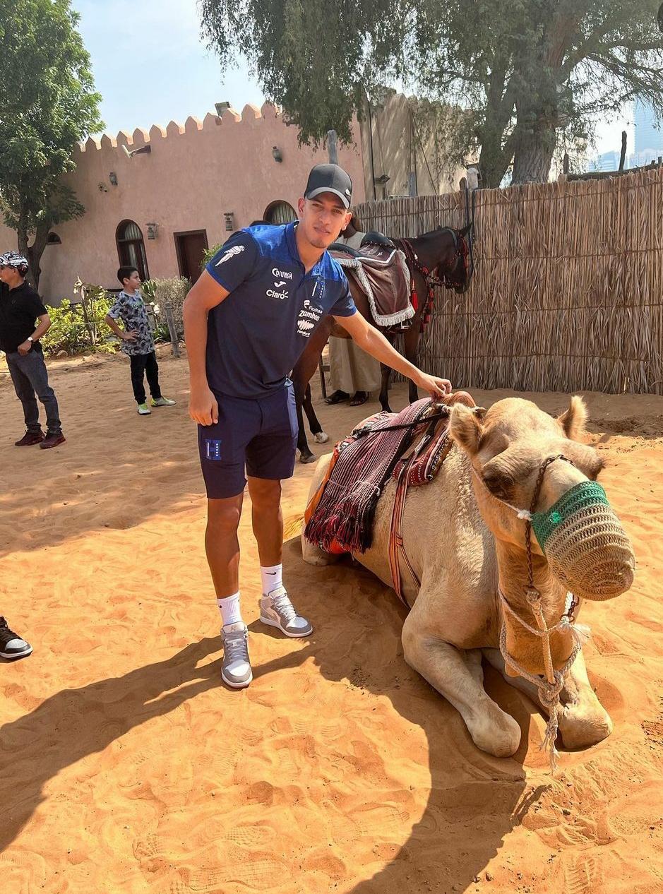 Sobre camellos y vestidos de árabe: las exóticas aventuras de la Selección de Honduras en la lujosa Abu Dabi