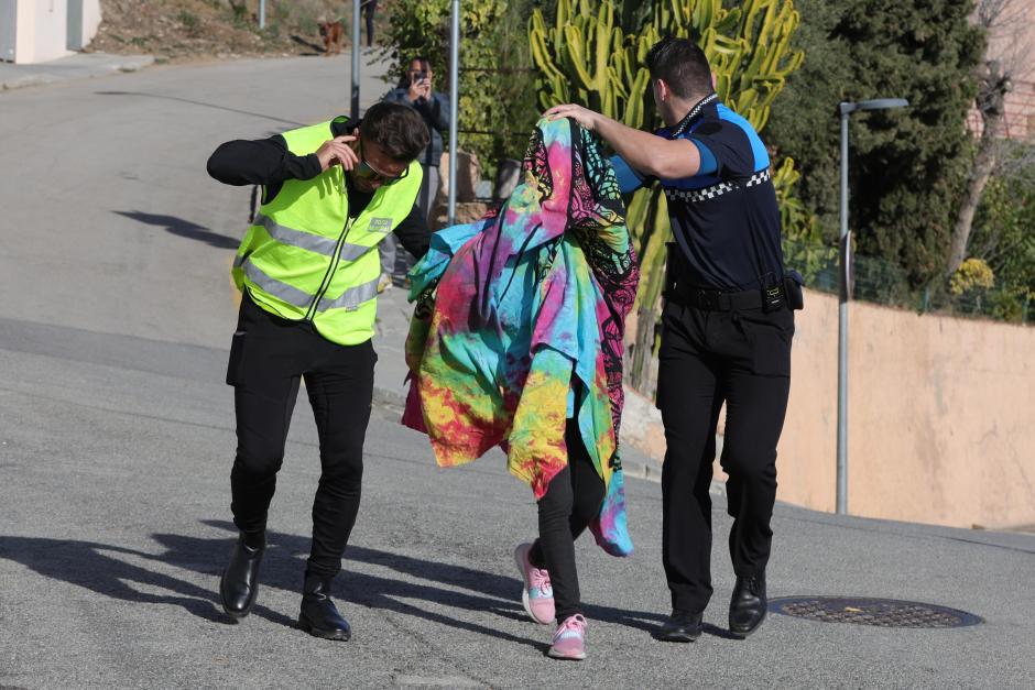 Piqué llega a la casa de Shakira: el motivo especial del reencuentro y quién es la mujer que apareció bajo una manta, ¿Clara Chía?