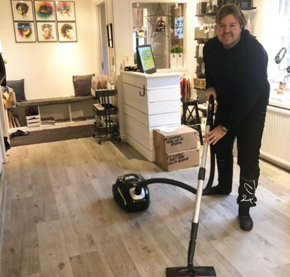 Se retiró con 28 años, casi gana el Balón de Oro y su vida dio un giro inesperado: ahora vende aspiradoras