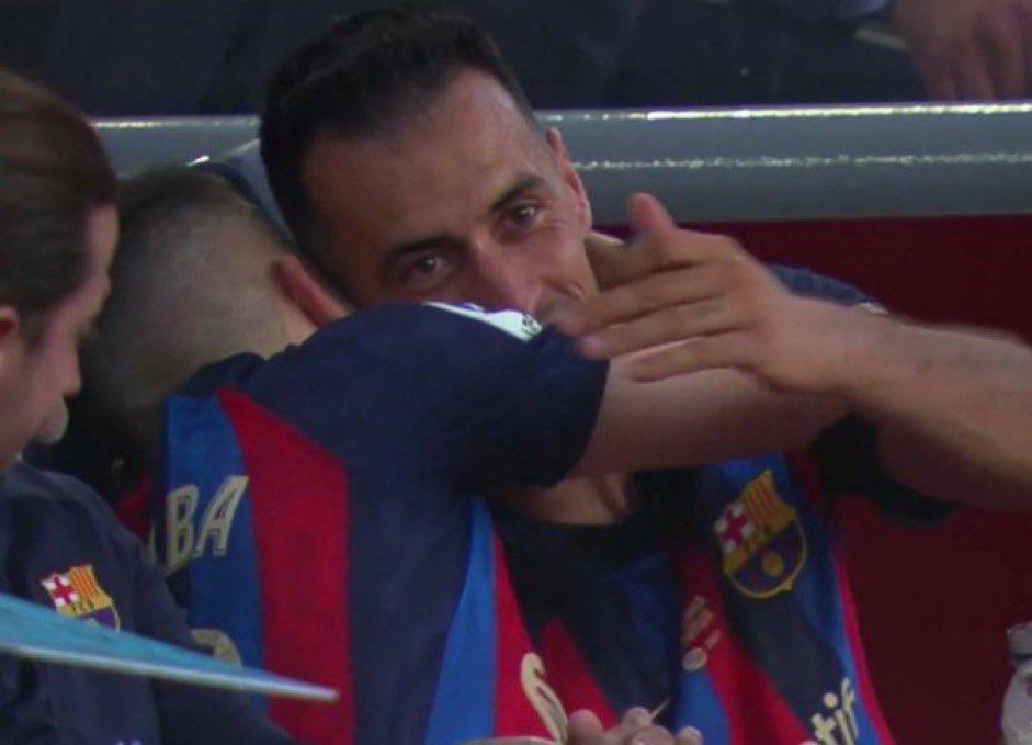 La dura despedida de Busquets y Alba; el nuevo capitán del Barcelona y el que terminó festejando en muletas