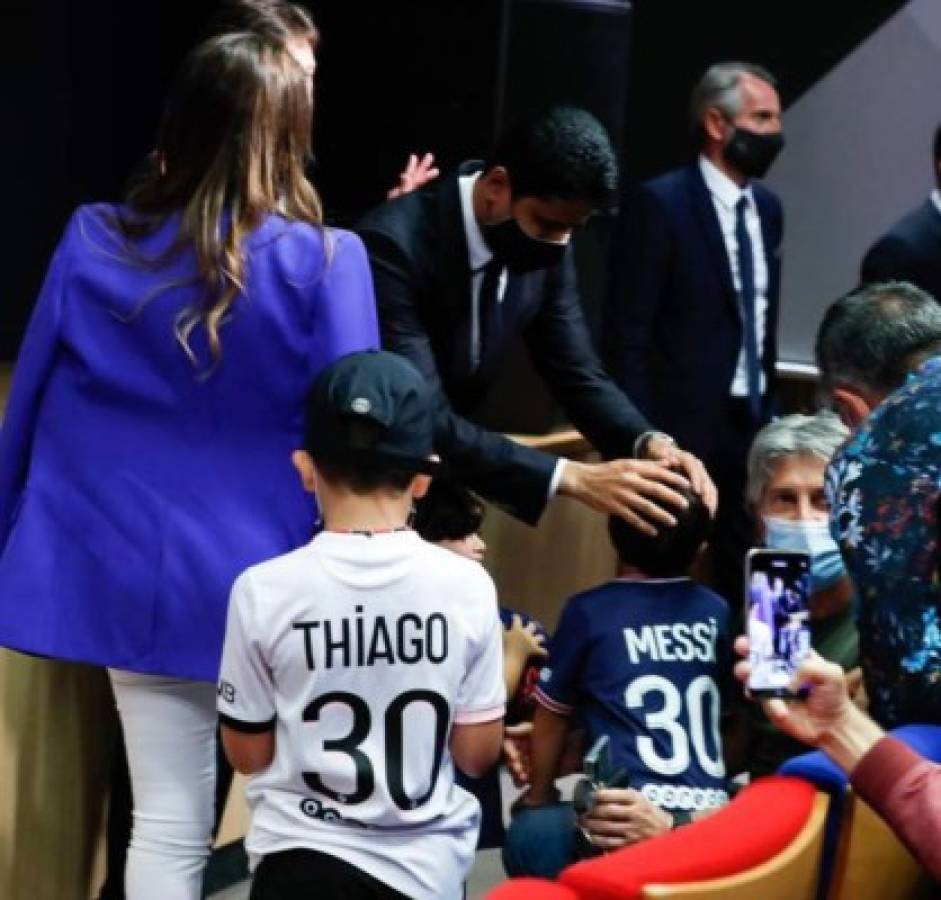El enorme gesto de Messi, el cariño del jeque a Mateo y Antonela deslumbró: así fue la presentación del nuevo jugador del PSG  