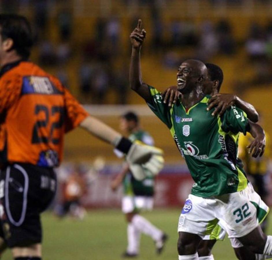 Las figuras que definieron un clásico Real España - Marathón en el estadio Olímpico
