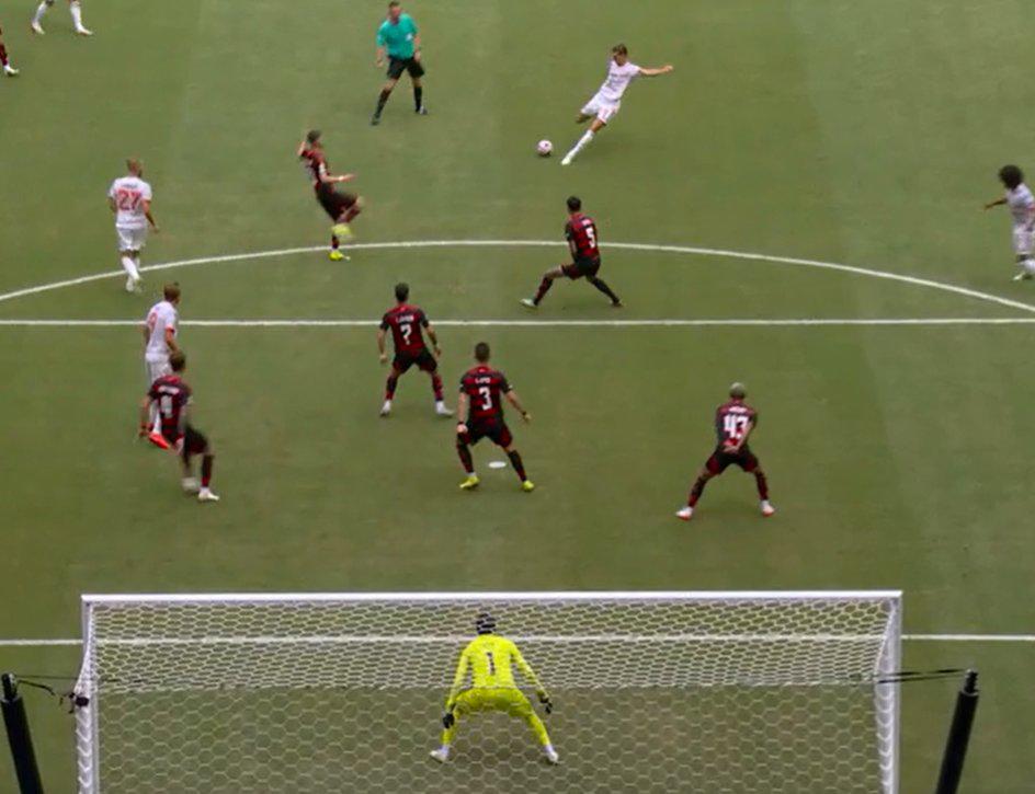 Le dio un patadón a Harry Kane y acabó lesionado; la millonada que se lleva el Bayern Múnich tras eliminar al Flamengo