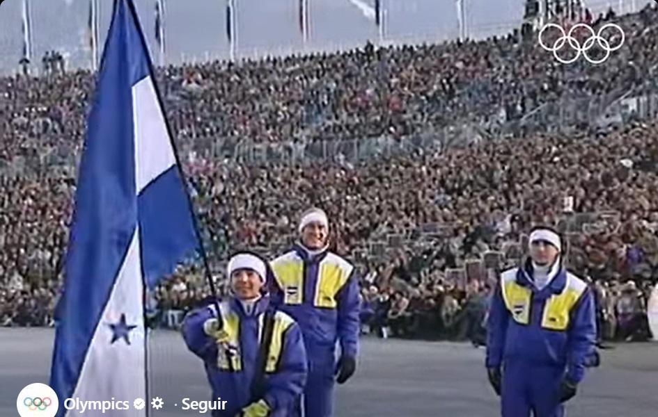 La bandera de Honduras en la ceremonia de inauguración de los Juegos Olímpicos de Inverno 1992. Foto captura de video.