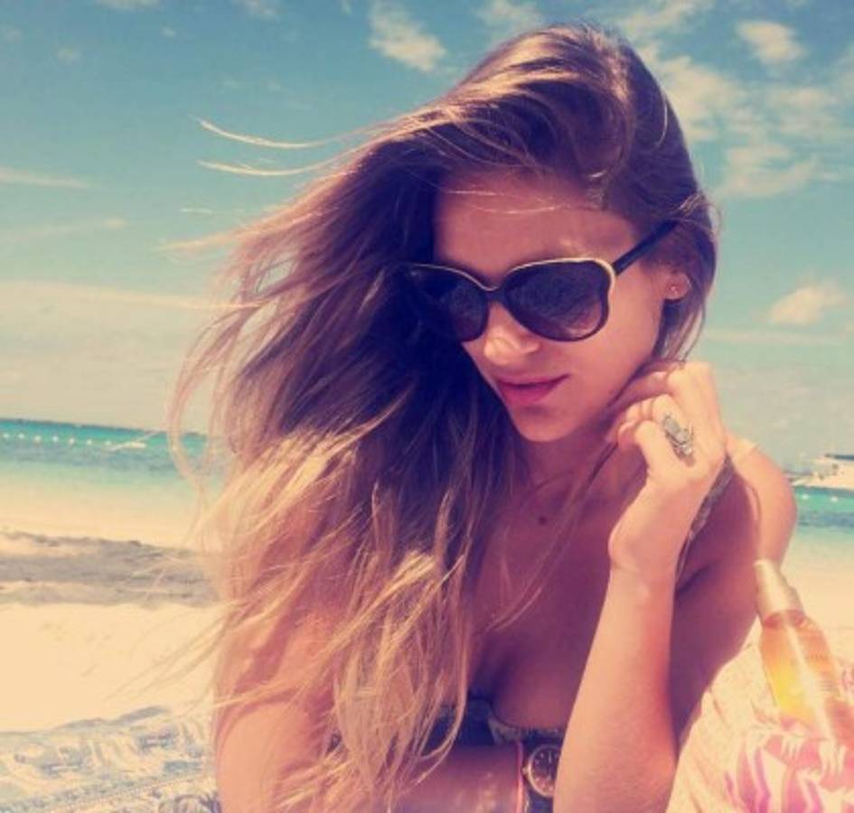 Machismo: Lanzan campaña para que Alexis Sánchez termine con su novia