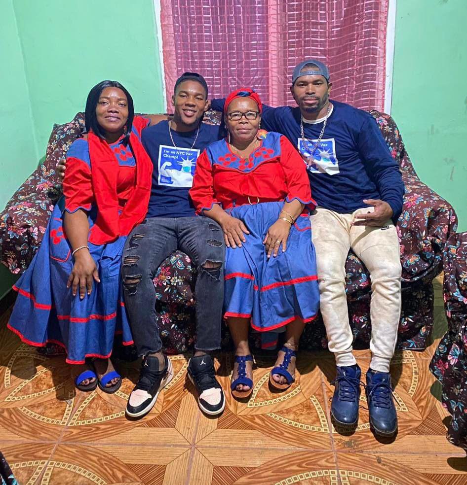 Rambo de León con nuevo y loco look, jugador de Olimpia visita a Edwin y uno propuso matrimonio: ¡Así recibieron el 2023 los futbolistas hondureños!