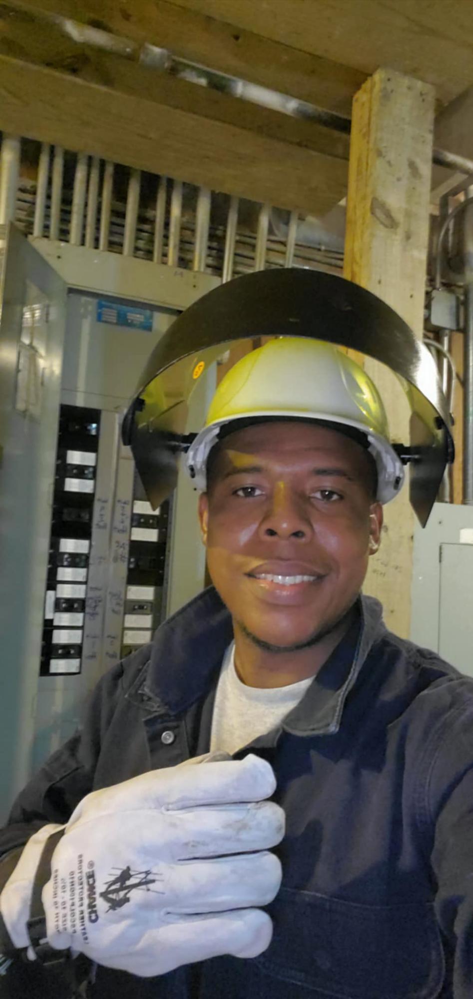 Exfubolista hondureño dejó el fútbol por cumplir el sueño americano y ahora sorprende al someterse al llamado de Dios