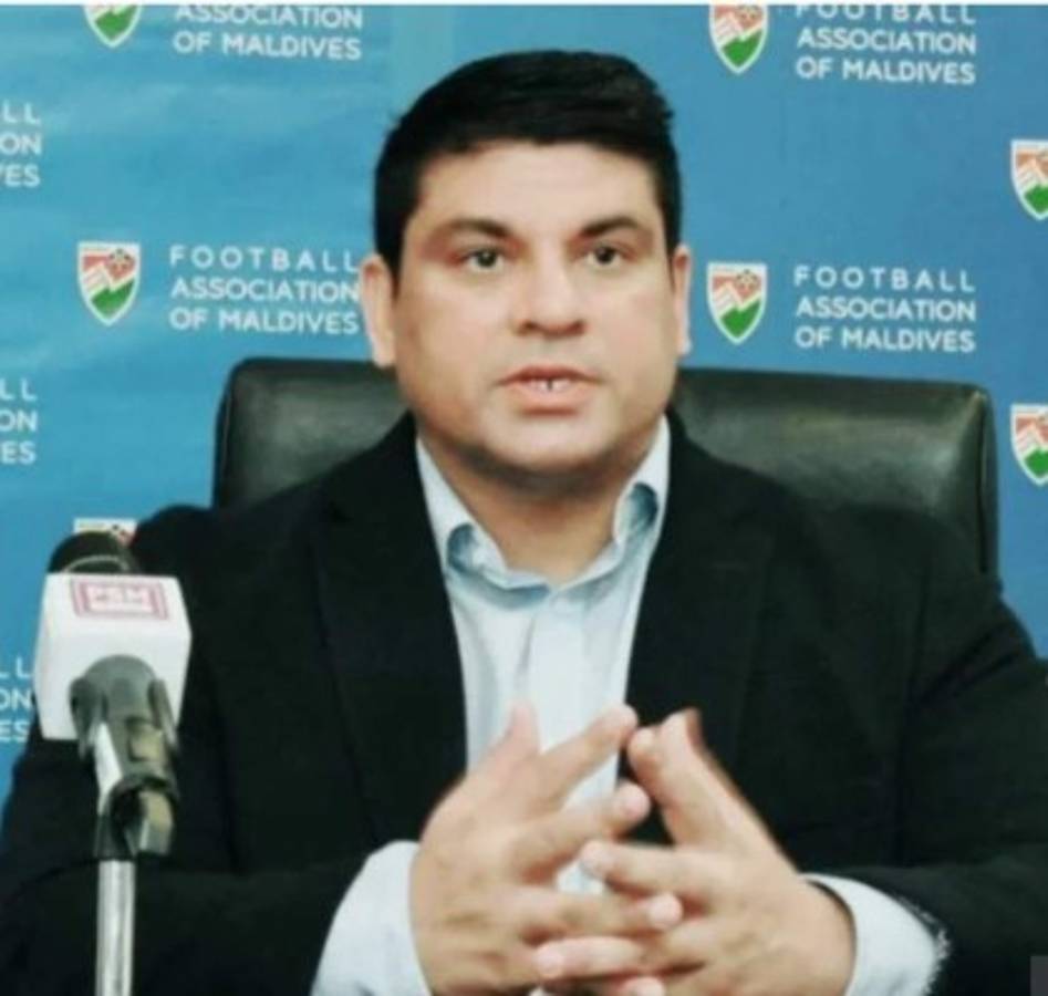 Así trabaja un técnico inglés, encargado de convertir a las Maldivas en una potencia futbolística