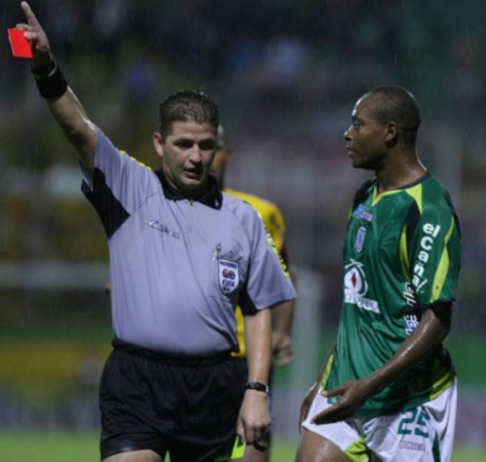 Los 11 futbolistas con más expulsiones en la historia de la Liga Nacional