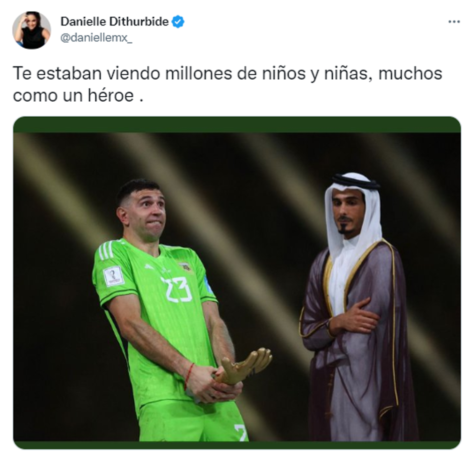 “Tu vulgaridad atenta contra la afición, la FIFA debería quitarte el premio”: explotan críticas contra Dibu Martínez por obscenso gesto
