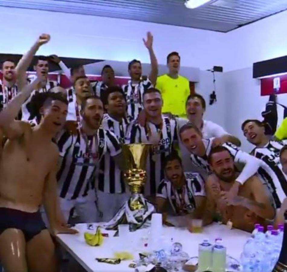 Cristiano, en ropa interior, y Buffon homenajeado: Así fue la celebración de la Juventus tras ganar la Coppa Italia