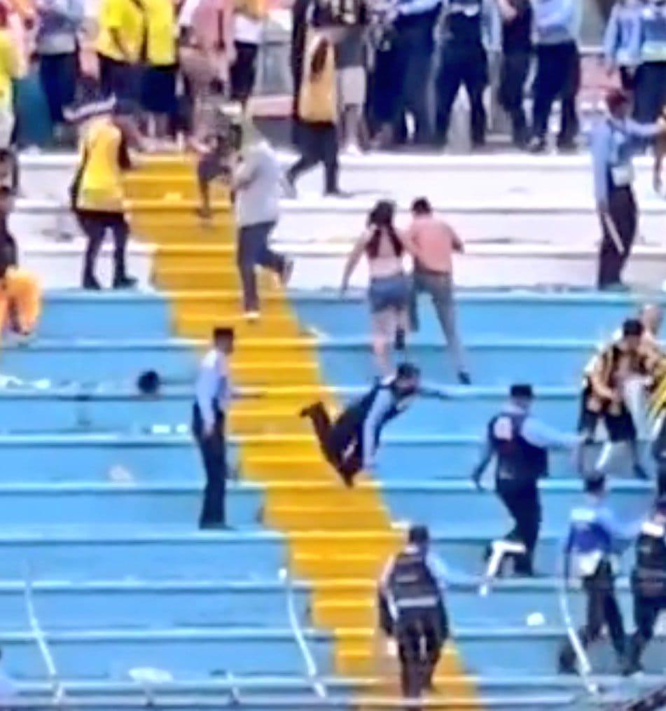 Lo identifican: Cámaras del 911 le hicieron persecución al sujeto que agredió a la mujer policía en el Real España - Motagua