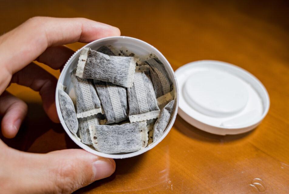 ¿Por qué los futbolistas consumen Snus, la droga que  alerta la Premier?: Tiene tres veces más nicotina que un cigarro