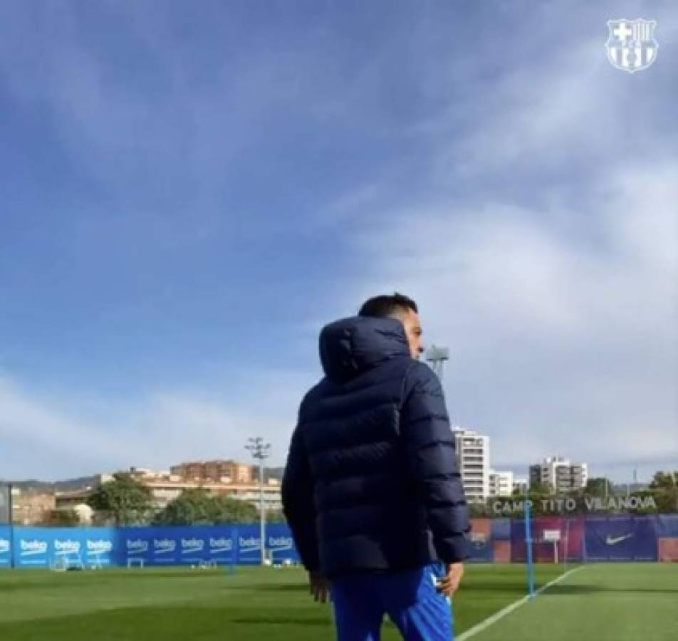 Dando el ejemplo: así fue el primer día de Xavi Hernández como entrenador del Barcelona y su bienvenida