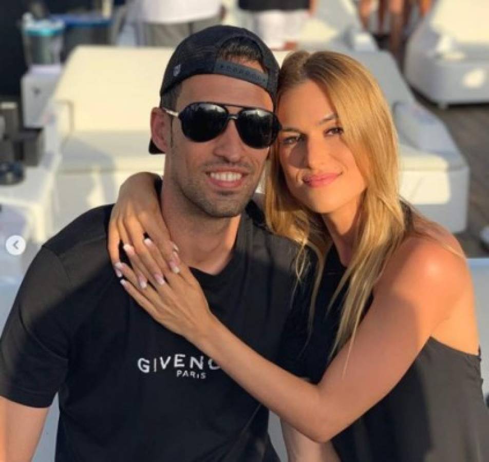 Fotos: Crack del Barcelona es captado disfrutando en Ibiza... ¡con tres bellezas!