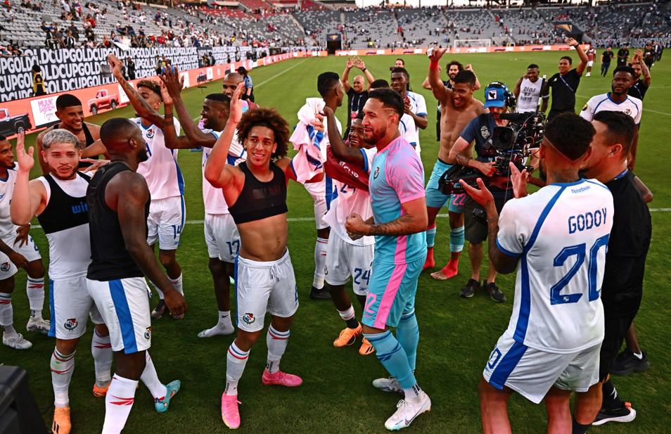 No se vio en TV: La fiesta y euforia de los panameños tras clasificar a la final de la Copa Oro y la tristeza estadounidense
