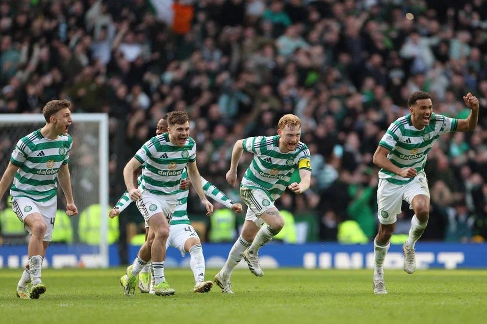 Así terminó el Clásico: celebraron en la cara del rival, no soportaron y se desató el caos en en el césped