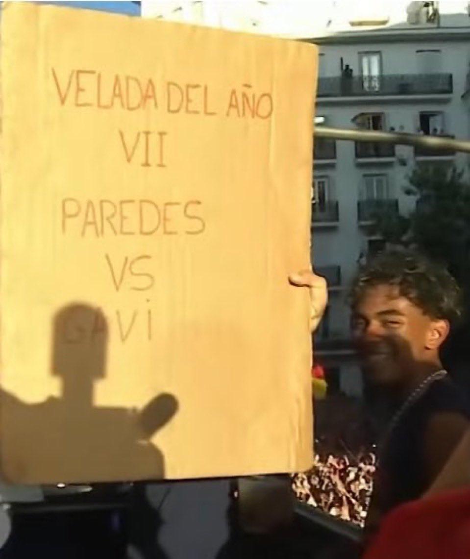 La fiesta de España hasta Cibeles, los que se besaron y el cartel: Paredes vs. Gavi
