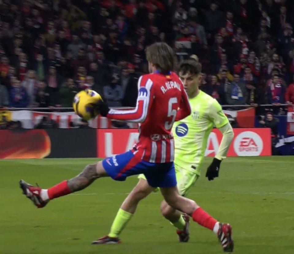 La polémica del partido, épica remontada del Barcelona ante Atlético y la emocionante celebración de los culés