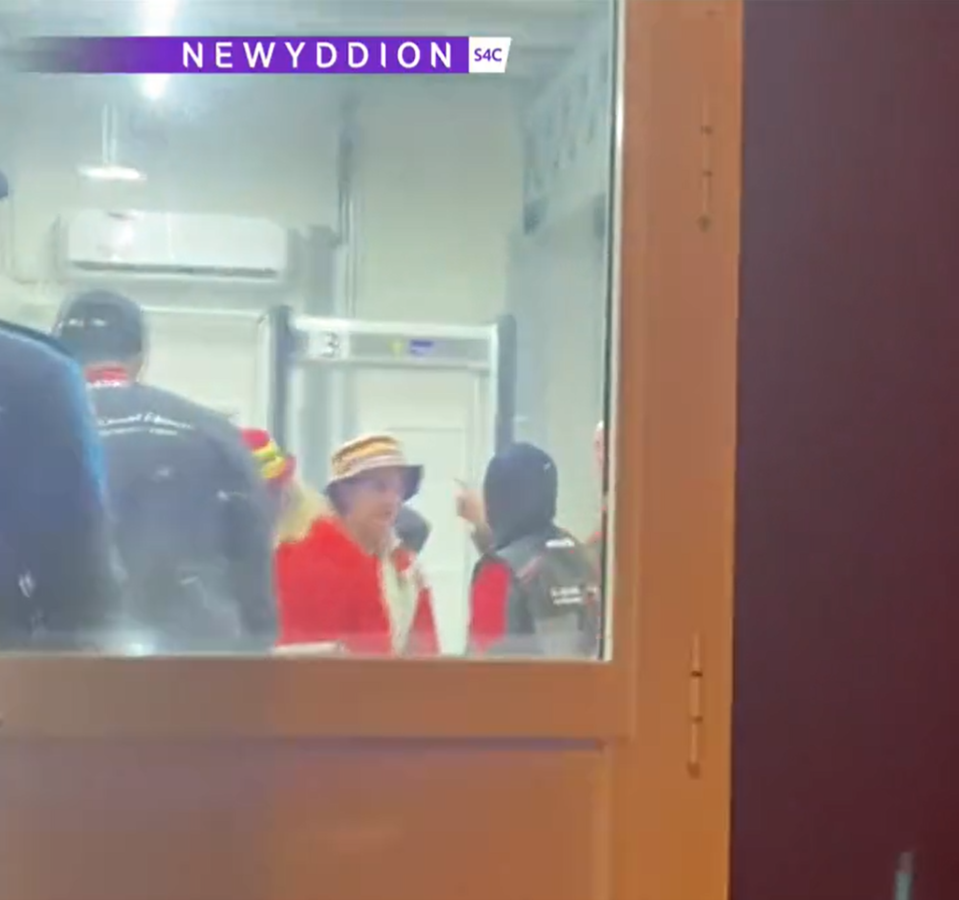 La cara fea del Mundial de Qatar: prohiben ingreso a aficionados portando colores LGBT; lo que pasó en el EUA vs Gales