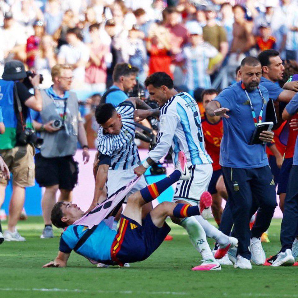 FIFA destroza a Argentina: el histórico castigo a Paredes y Gavi no se salvó