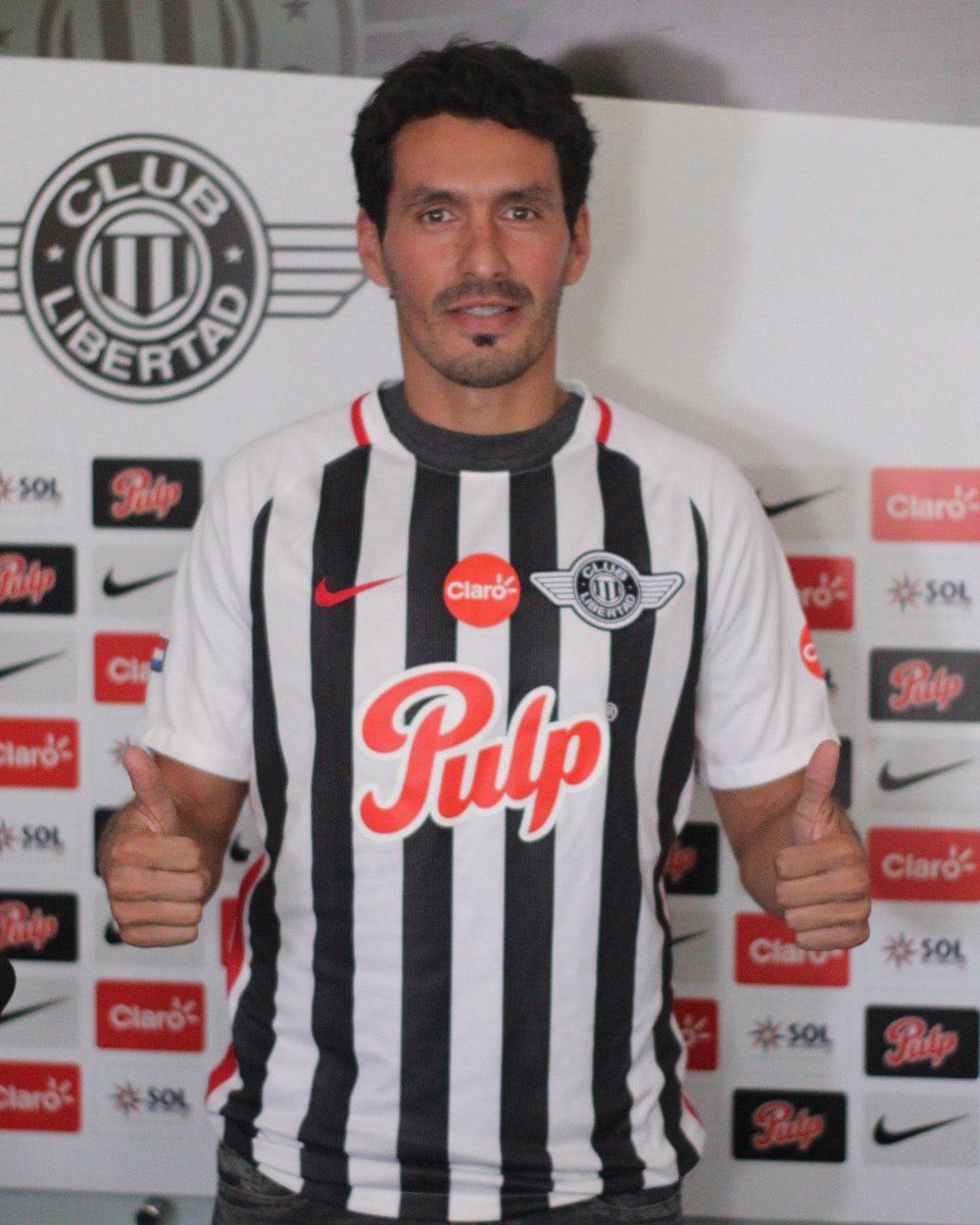 TOP: ¡Grandes y reconocidos futbolistas que siguen jugando a pesar de su avanzada edad y no lo sabías!