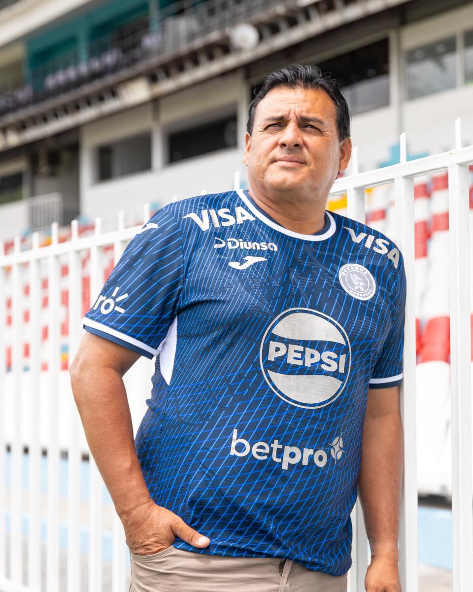 La última camiseta de Motagua que JOMA les diseñó.