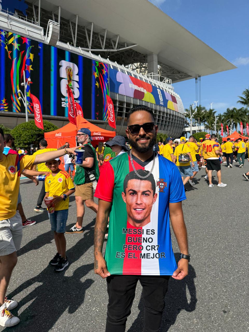 Colombianos invaden Miami y catracho presume a CR7 pagando fortuna por el boleto