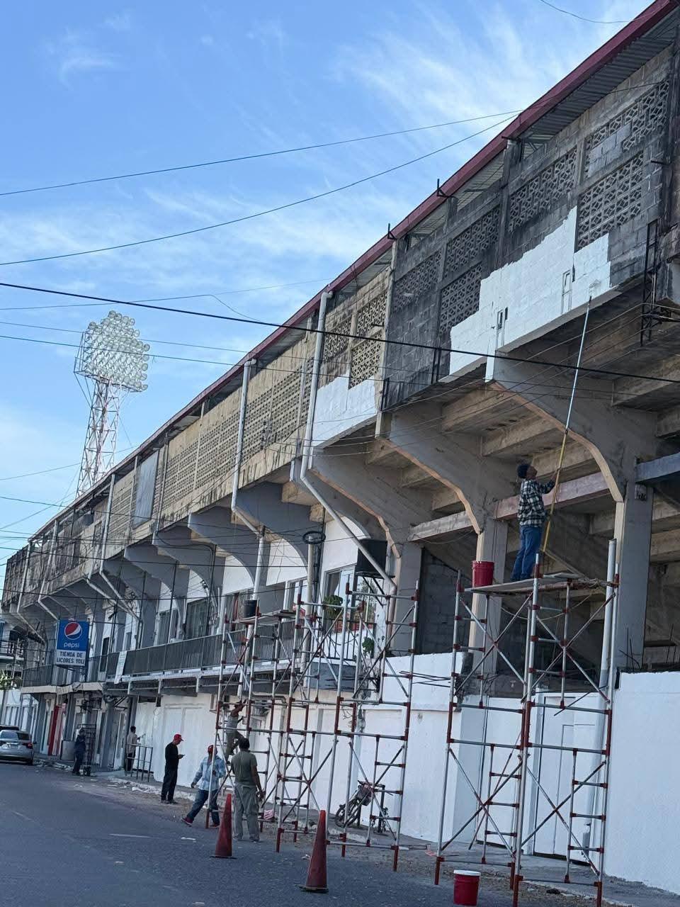 El estadio Ceibeño y su nueva cara: Las afueras, los murales, el cerco perimetral, su intimidad y las bellas butacas