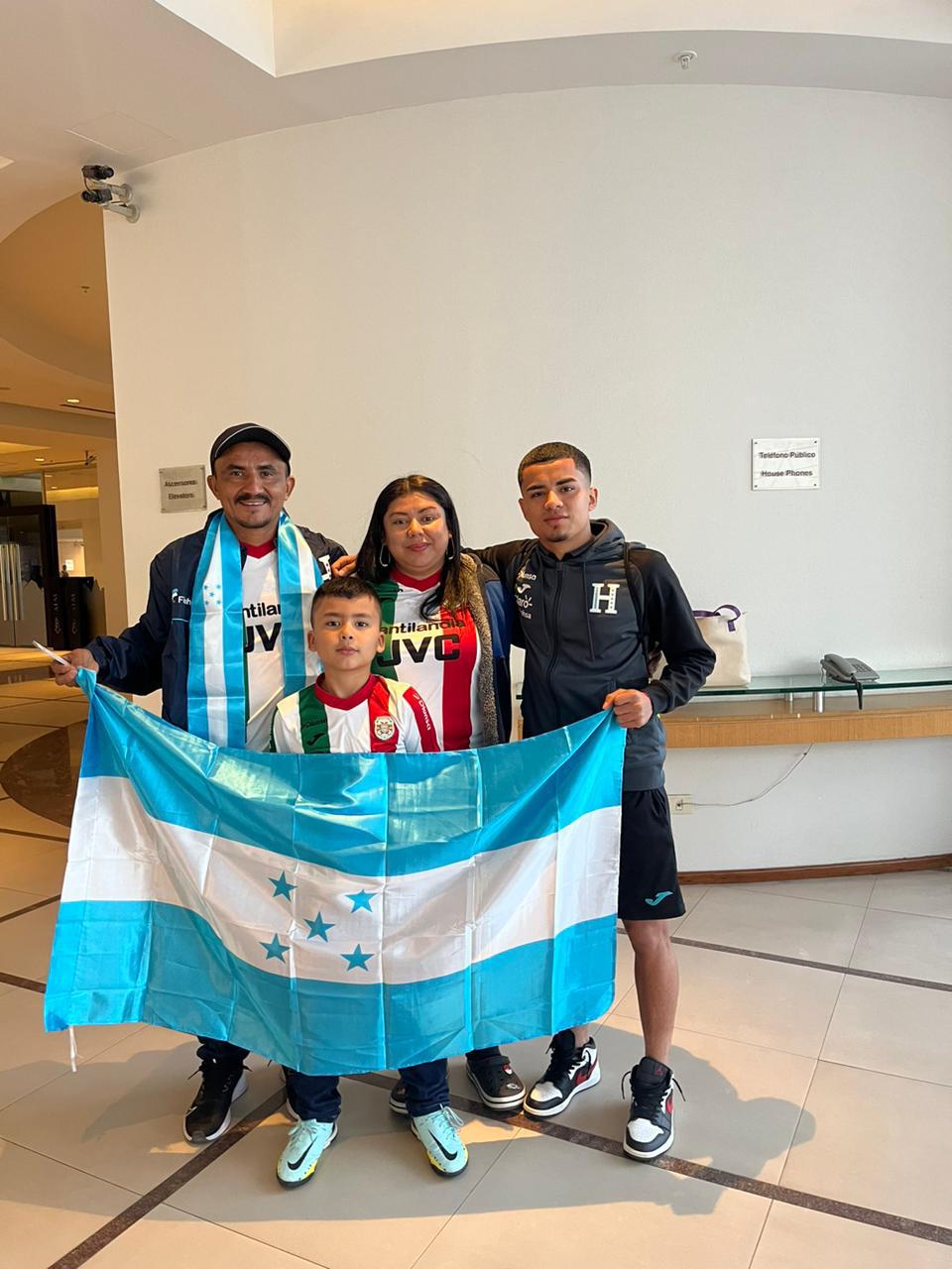 No lo podían creer y lloraron: jugadores de Honduras son sorprendidos en pleno Mundial Sub-20 por sus familiares